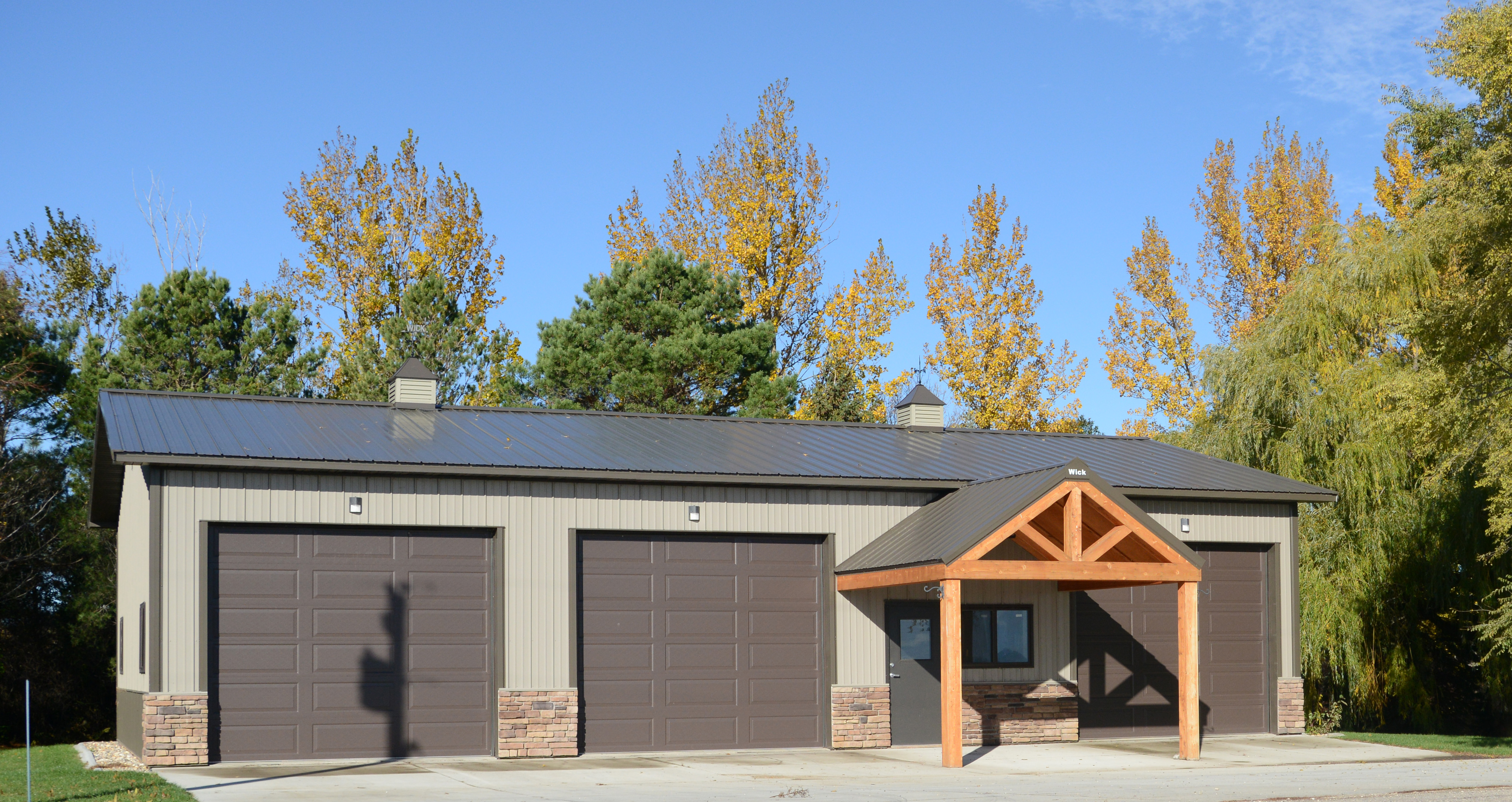 post frame suburban building by Witt Construction